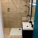 Apartment New 10 Minutes' Walk From The