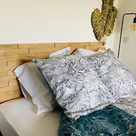 New 10 Minutes' Walk From The Appartement *