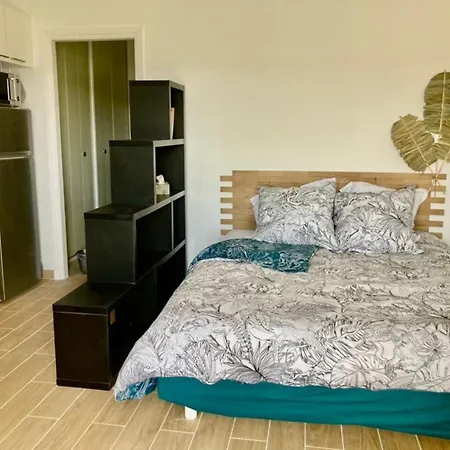 Apartment New 10 Minutes' Walk From The