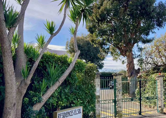 New 10 Minutes' Walk From The * Antibes