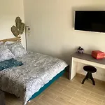 New 10 Minutes' Walk From The Apartament *