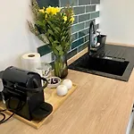 Apartament New 10 Minutes' Walk From The *