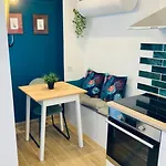 New 10 Minutes' Walk From The Apartament *