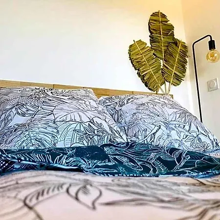 New 10 Minutes' Walk From The *