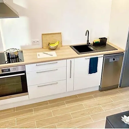 Appartement New 10 Minutes' Walk From The *