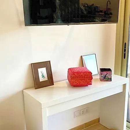 New 10 Minutes' Walk From The *