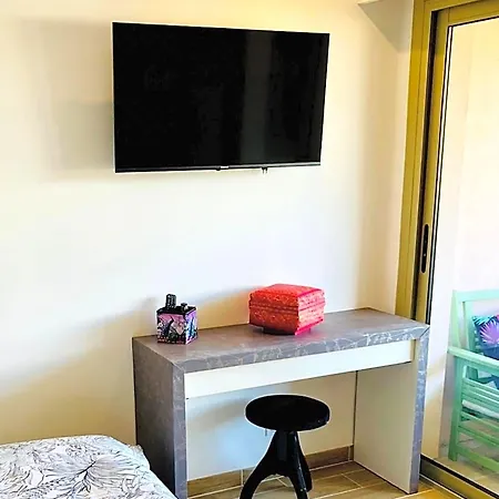 Appartement New 10 Minutes' Walk From The