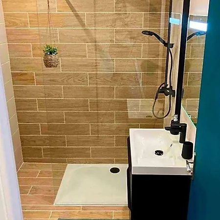 Appartement New 10 Minutes' Walk From The