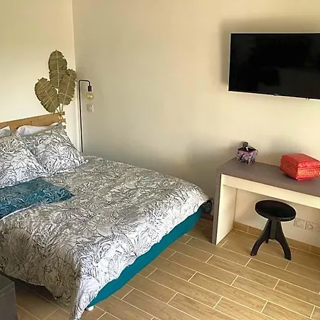 Appartement New 10 Minutes' Walk From The