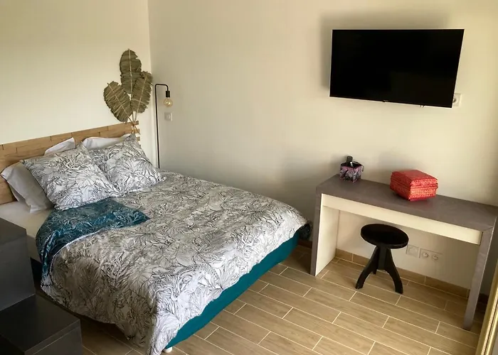 New 10 Minutes' Walk From The Апартаменты *