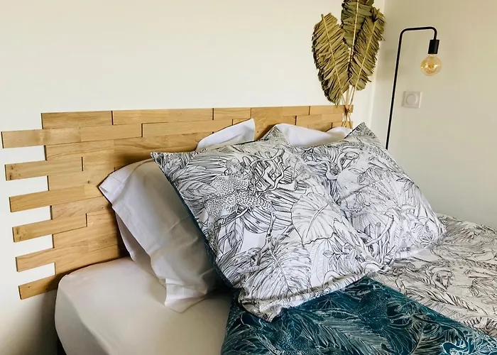 New 10 Minutes' Walk From The Apartment *