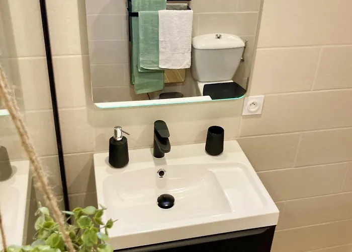 Appartement New 10 Minutes' Walk From The