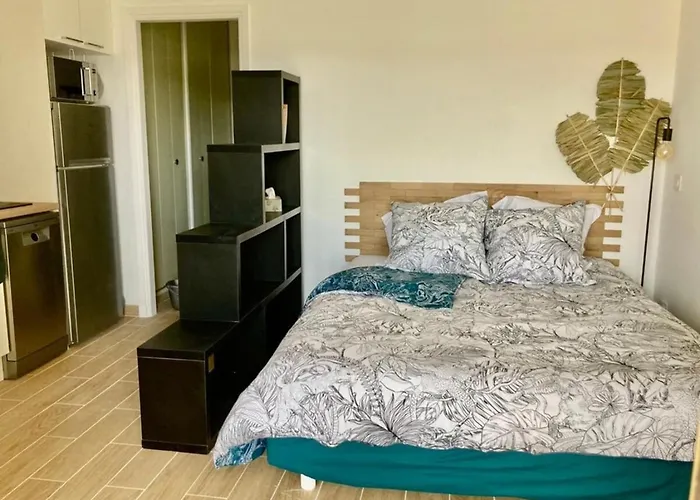 Apartment New 10 Minutes' Walk From The