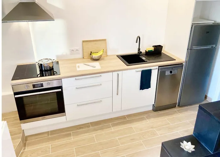 New 10 Minutes' Walk From The Apartment